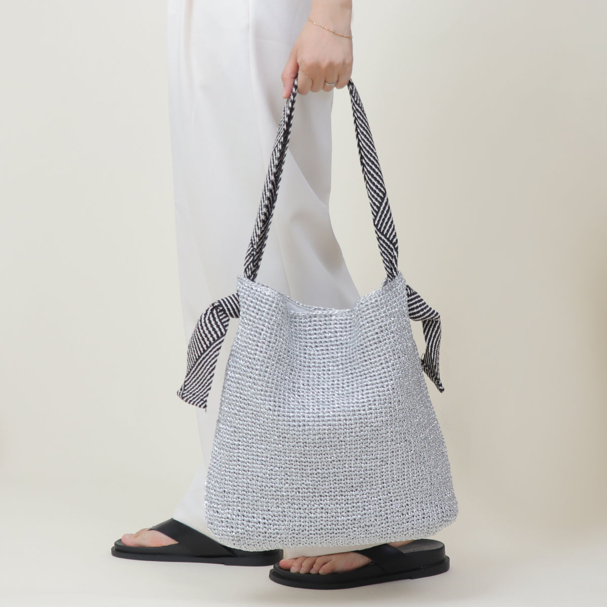 ベース BASE 【A4対応】テープハンドル ラメ糸編み かご トートバッグ （シルバー） シルバー