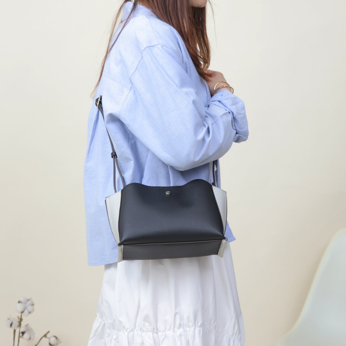 【500mlペットボトル収納可】3層仕様 フェイクレザー ショルダーバッグ ブラック×グレー