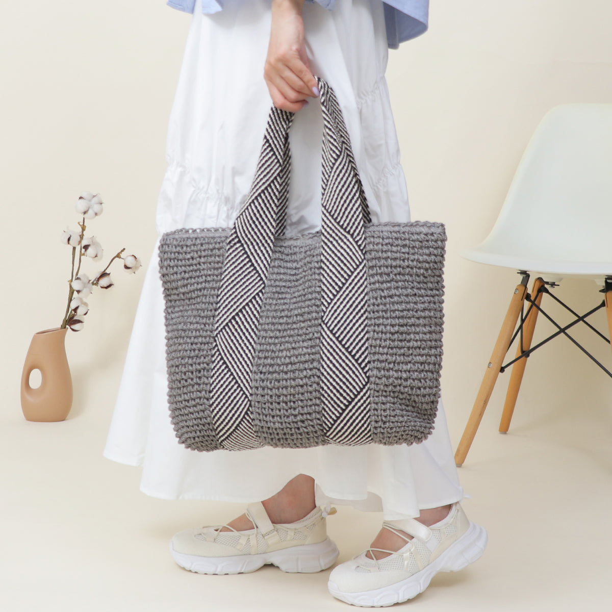 ベース BASE かごバッグ かご カゴ かわいい 可愛い A4 A4サイズ対応 テープハンドル ラメ 柄 バイカラー レディースバッグ トートバッグ 編み カジュアル お洒落 女性 キレイ 綺麗 夏 サマー シンプル ナチュラル (グレー) グレー