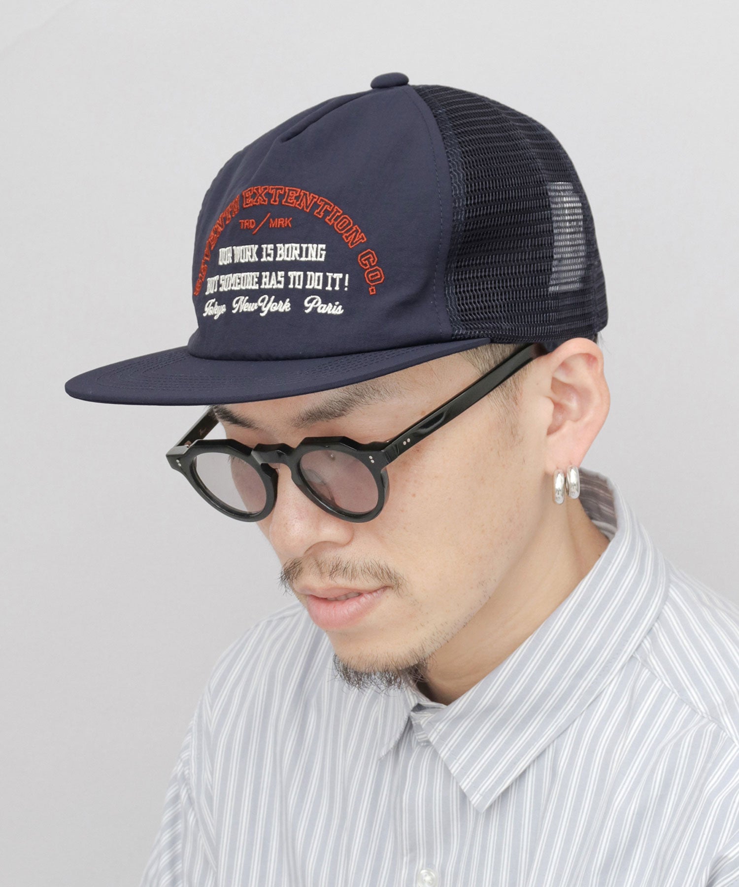 ベーシックエンチ Basiquenti 平ツバ メッシュ トラッカーキャップ （ネイビー） ネイビー