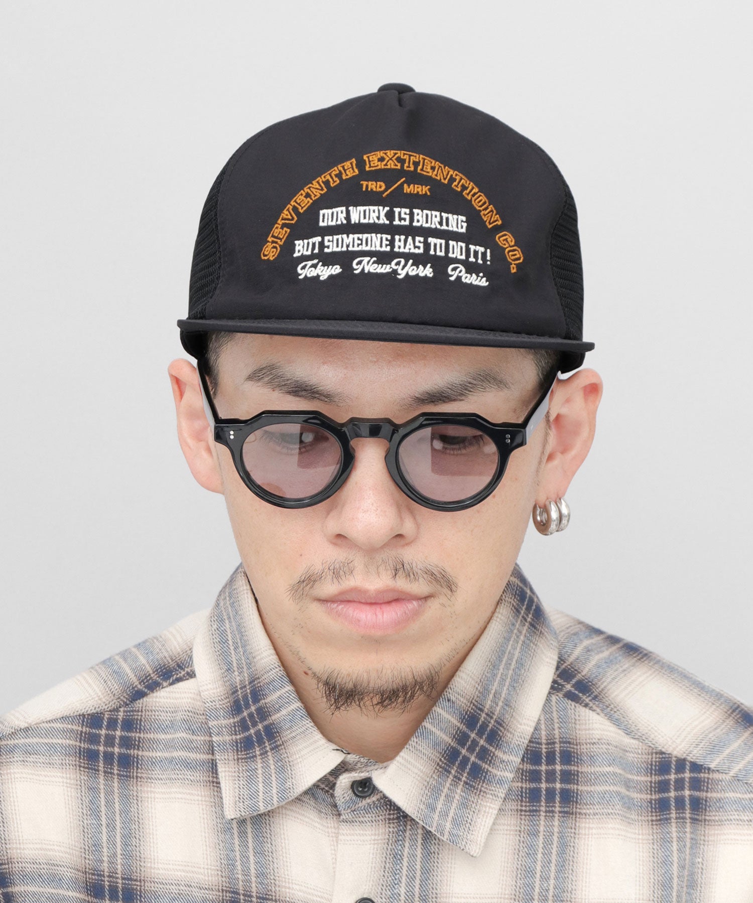 ベーシックエンチ Basiquenti 平ツバ メッシュ トラッカーキャップ （ネイビー） ネイビー