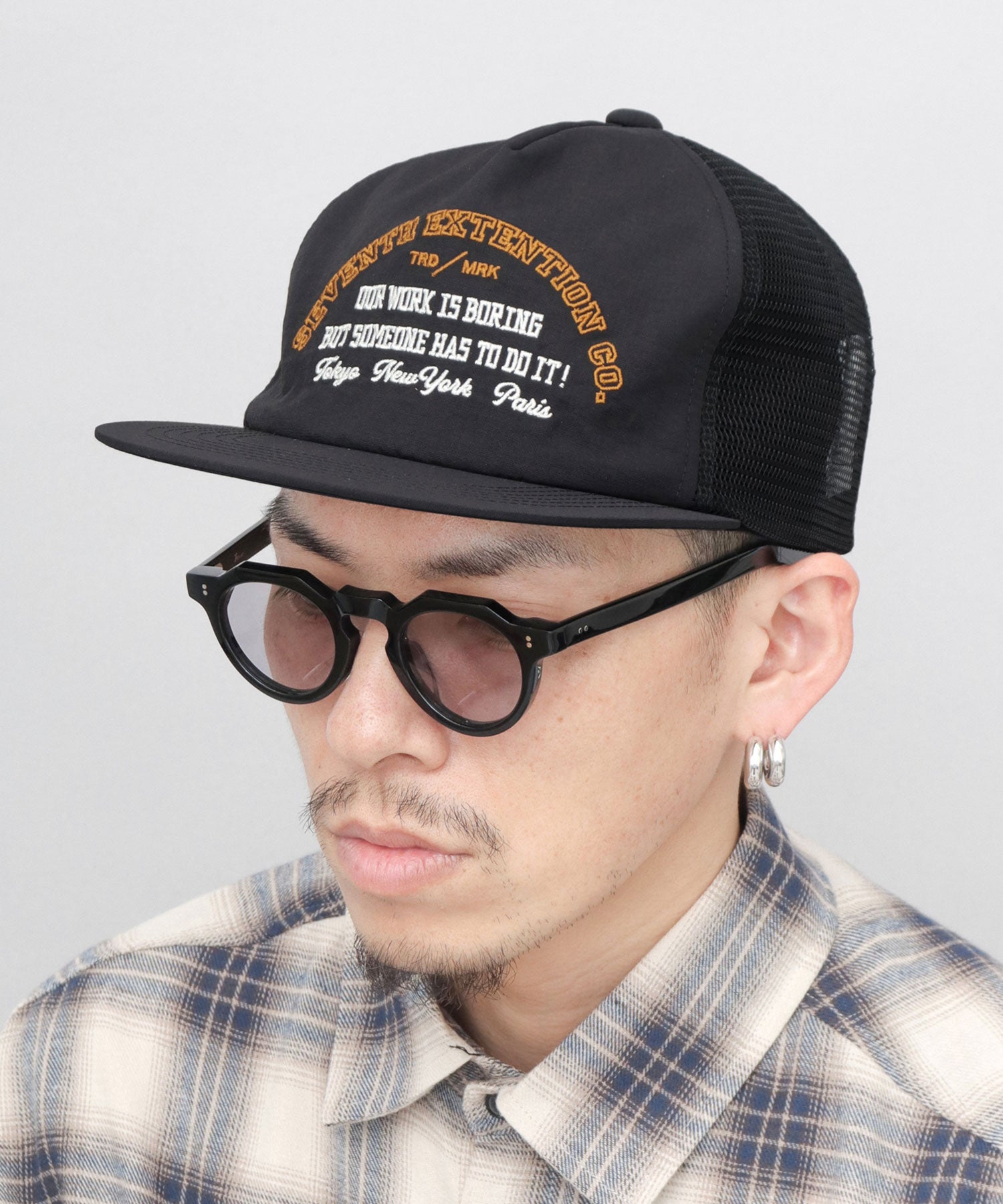 ベーシックエンチ Basiquenti 平ツバ メッシュ トラッカーキャップ （ブラック） ブラック