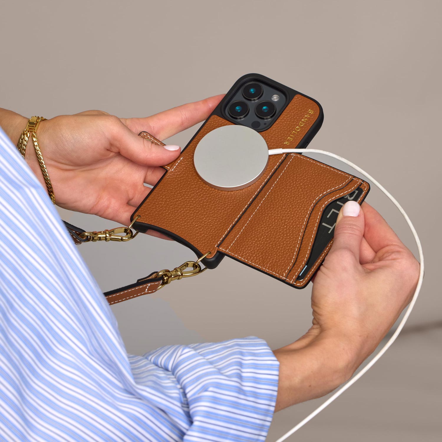 バンドリヤー BANDOLIER スマホショルダー スマホケース iPhone16 16 Pro 16 Pro MAX アイフォン ケイシー マグセーフ シエンナ ゴールド メンズ レディース ブラウン 18CAS （MMM） MMM