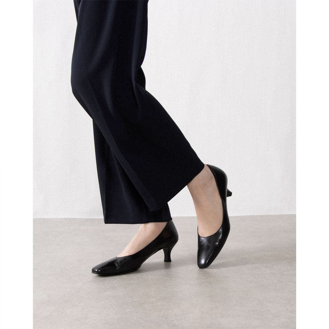 BeauFort elegance A-width walking pumps