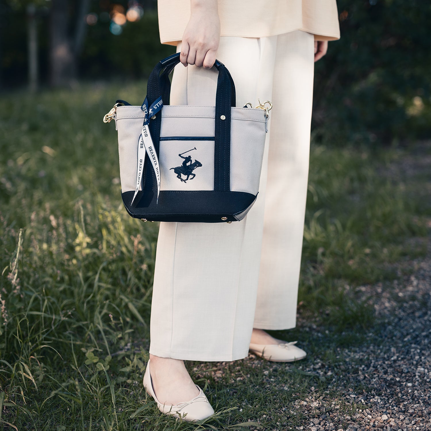 ビバリーヒルズポロクラブ BEVERLY HILLS POLO CLUB トートバッグ レディース 2WAY 帆布 ショルダー付き 小さめ 軽量 通勤 お出かけ 大人可愛い カジュアル キャンバストートバッグXS ブランドバッグPN24371503BB （グレー） グレー