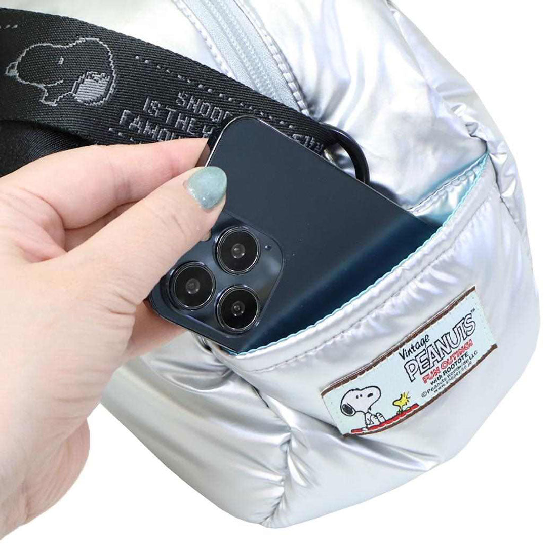 シネマコレクション cinemacollection スヌーピー ショルダーバッグ IP.デリPadded.Peanuts-0S DELIミニバッグ s-silver ピーナッツ ルートート ミニショルダー 斜め掛けかばん キャラクター グッズ 他