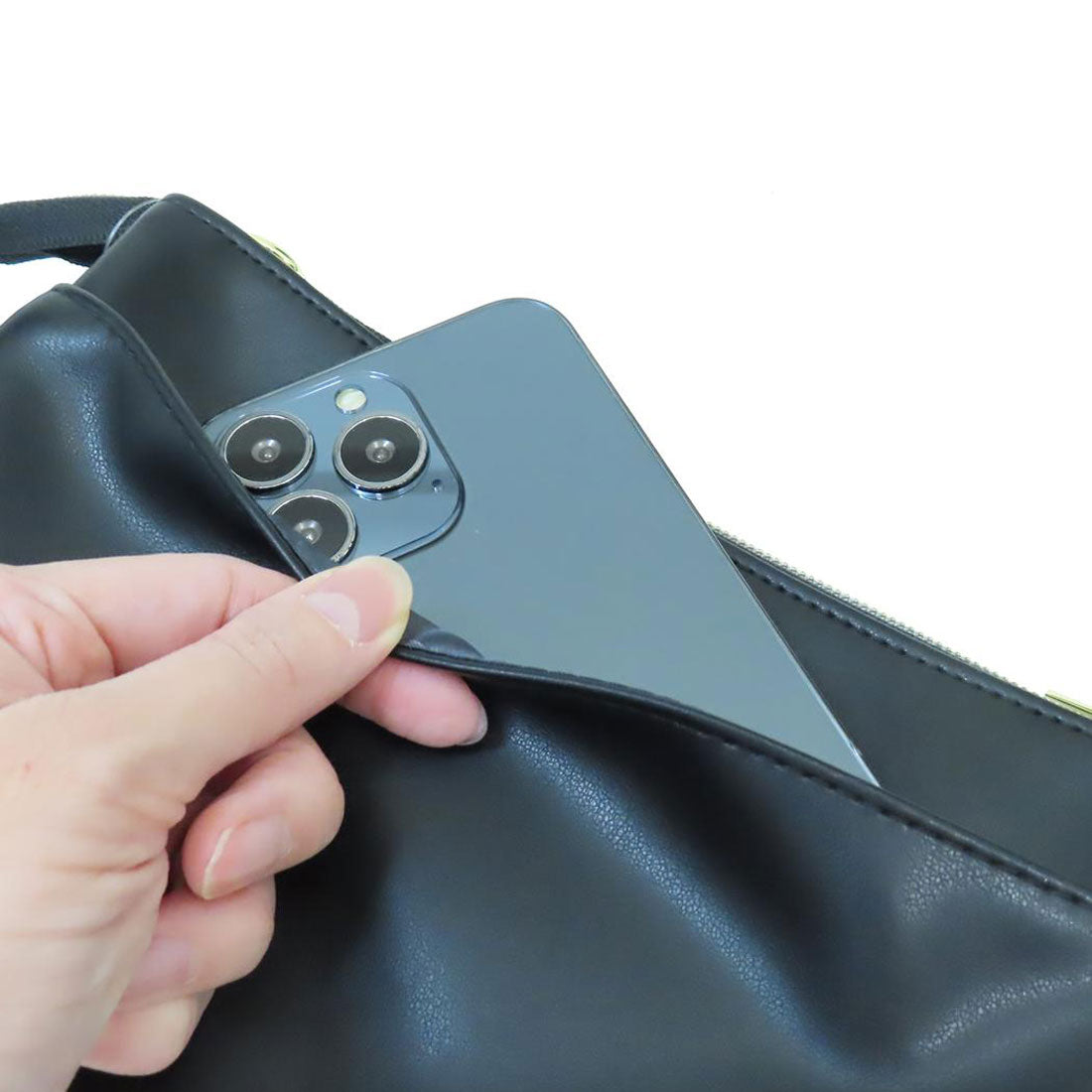 シネマコレクション cinemacollection スヌーピー スマホポーチ ワンマイルスマートポーチ FAMOUS BEAGLE ピーナッツ カミオジャパン ショルダー 斜め掛けかばん キャラクター グッズ 他