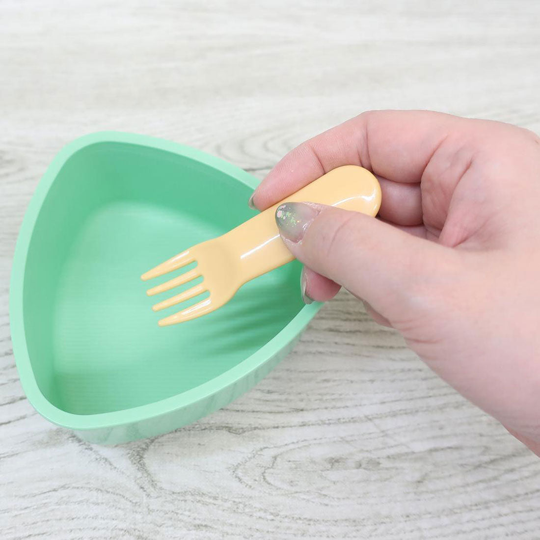シネマコレクション cinemacollection スヌーピー お弁当箱 抗菌三角おにぎりランチボックス2段 500ml おにぎり ピーナッツ スケーター 三角形 二段ランチボックス キャラクター グッズ【返品不可商品】 グリーン