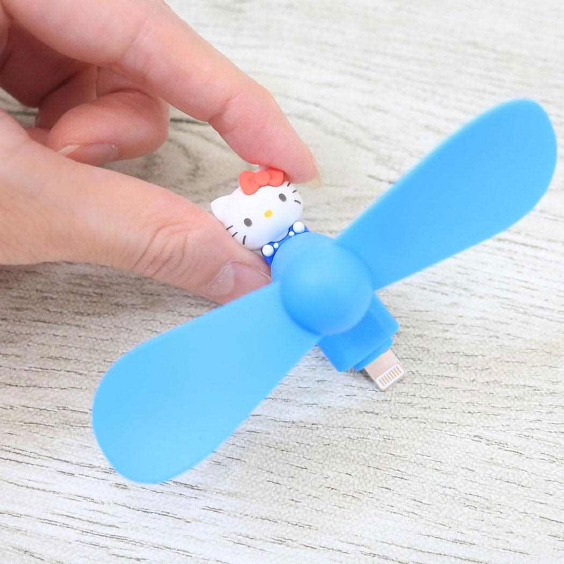 シネマコレクション cinemacollection ハローキティ 携帯用扇風機 コネクタ付きミニクールファン Lightning サンリオ グルマンディーズ ミニ扇風機 小型扇風機 ハンディ キャラクター グッズ 他