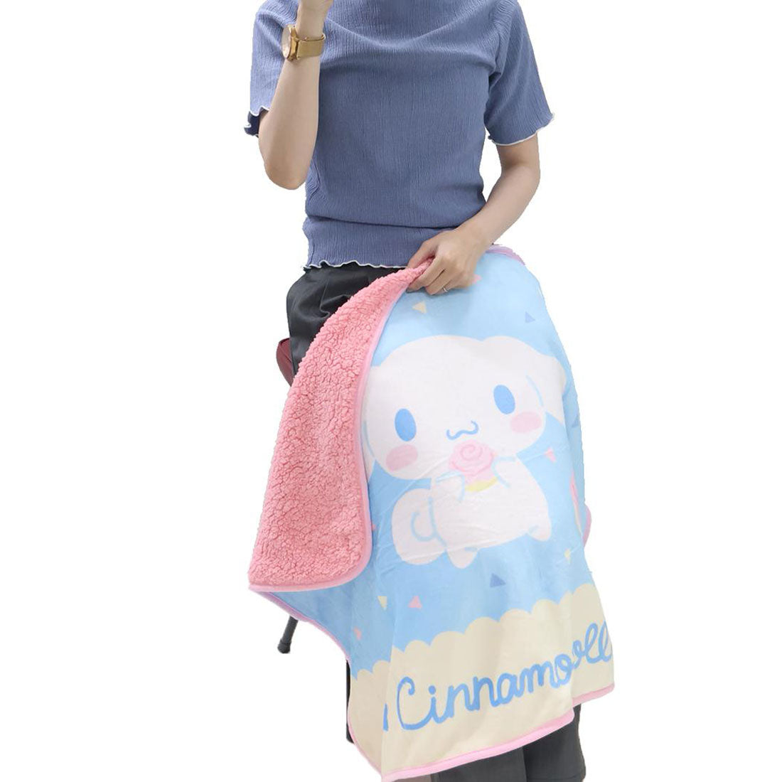 シネマコレクション cinemacollection シナモロール ひざ掛け毛布 ふわふわブランケット ボタン付き サンリオ ウォーマー雑貨 防寒用品 キャラクター グッズ 他