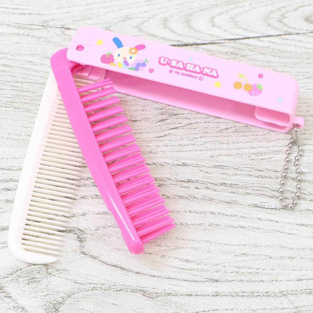 シネマコレクション cinemacollection ウサハナ ヘアブラシ 折りたたみブラシ＆コーム フルーツ サンリオ カミオジャパン プレゼント かわいい 折りたたみくし キャラクター グッズ 【返品不可商品】 ピンク