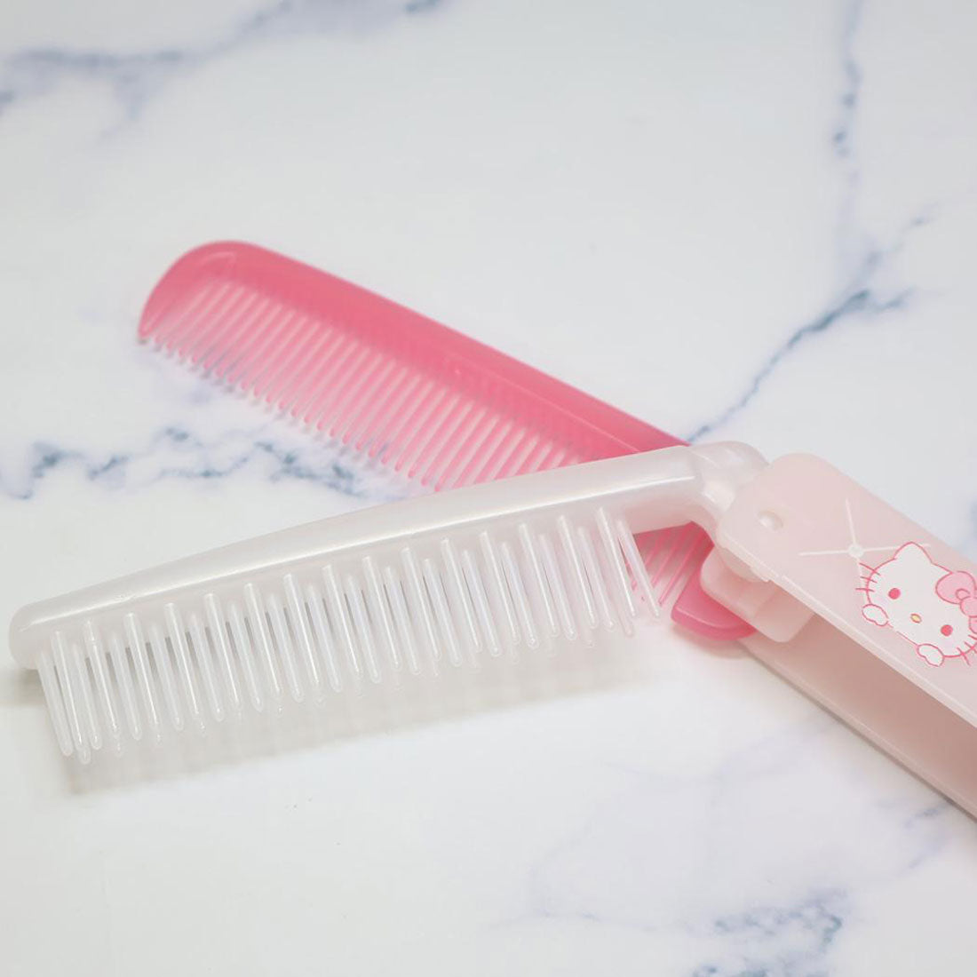 シネマコレクション cinemacollection ハローキティ ヘアブラシ 折りたたみブラシ＆コーム サンリオ カミオジャパン 折りたたみくし 日本製 キャラクター グッズ 【返品不可商品】 他