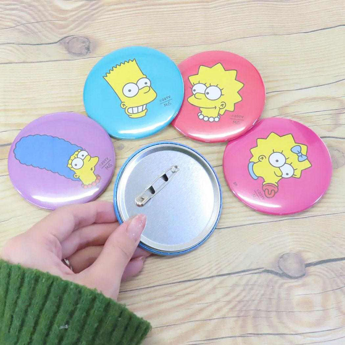シネマコレクション cinemacollection シンプソンズ 缶バッジ カンバッジ マージ フェイス スモールプラネット コレクション雑貨 キャラクター グッズ パープル