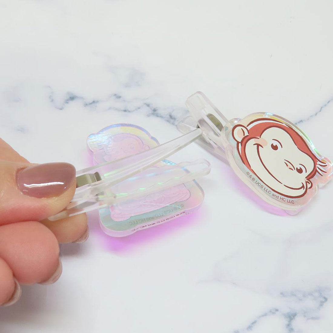 シネマコレクション cinemacollection おさるのジョージ ヘアアクセ オーロラアクリルヘアクリップ ドーナツ アイプランニング 前髪クリップ 絵本キャラクター グッズ マルチカラー