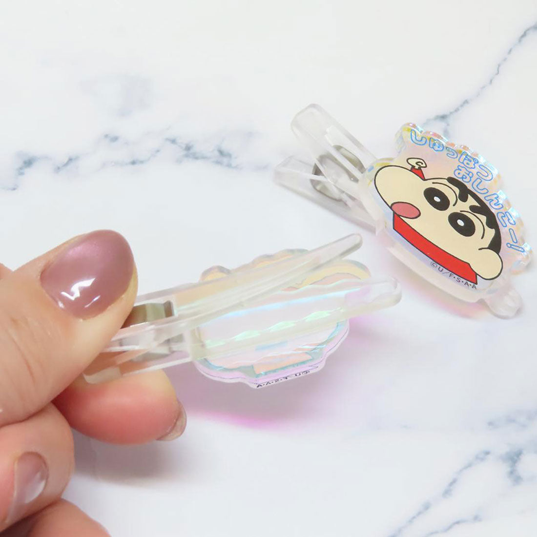 シネマコレクション cinemacollection クレヨンしんちゃん ヘアアクセ オーロラアクリルヘアクリップ わんっ！ アイプランニング 前髪クリップ アニメキャラクター グッズ マルチカラー