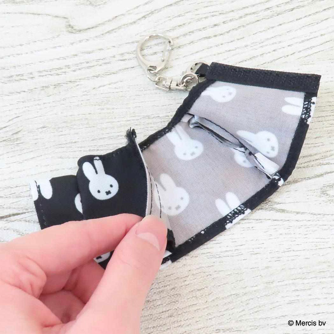 シネマコレクション cinemacollection ミッフィー キーリング MINI Tシャツ型チャーム Chidori＆Monotone ブラック ディックブルーナ エフエービージャパン バッグチャーム 絵本キャラクター グッズ 他