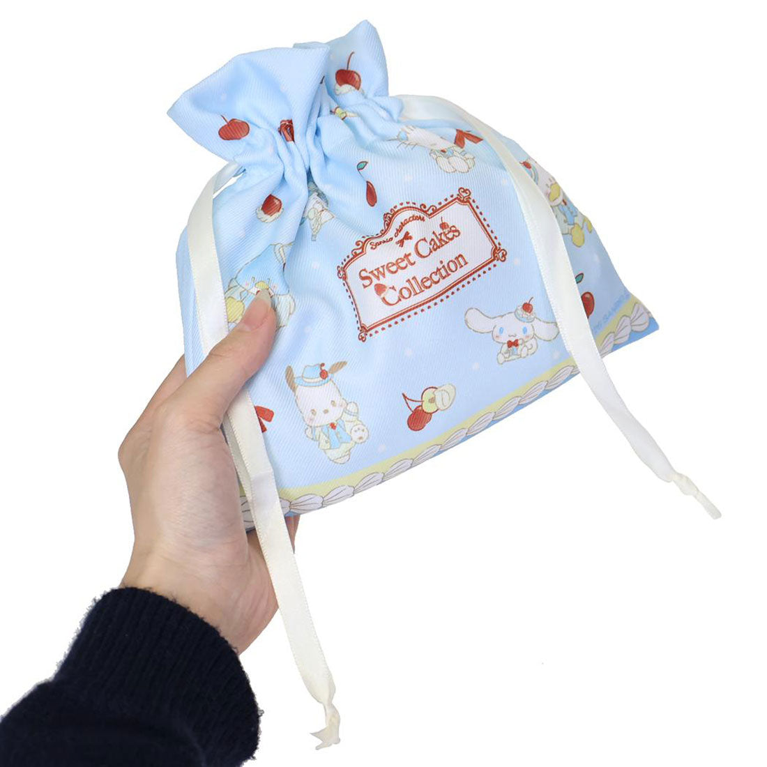 シネマコレクション cinemacollection サンリオキャラクターズ 巾着袋 リボンフラット巾着 スカイブルーチェリーケーキ Sanrio きんちゃくポーチ 小物入れ キャラクター グッズ 他