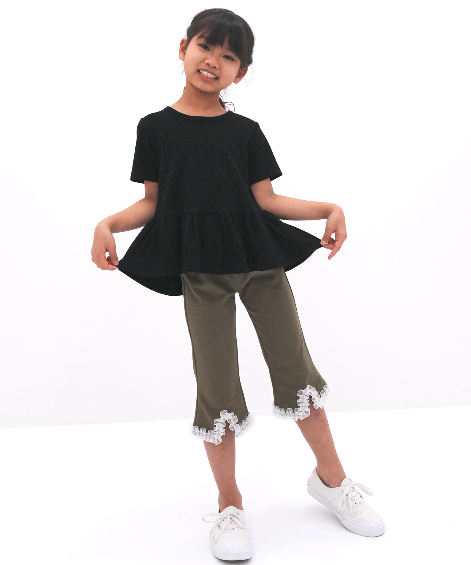 コドモフク ビー 子供服Bee ぺプラム型フリルトップス