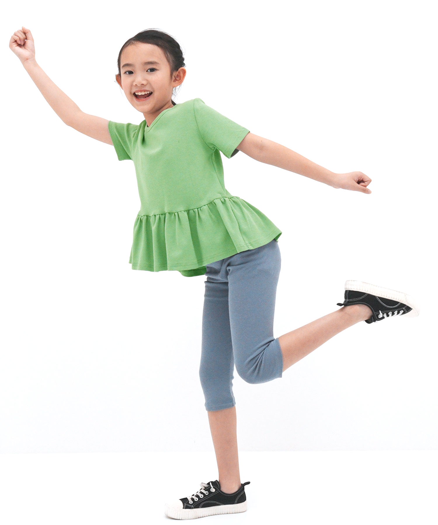 コドモフク ビー 子供服Bee ぺプラム型フリルトップス