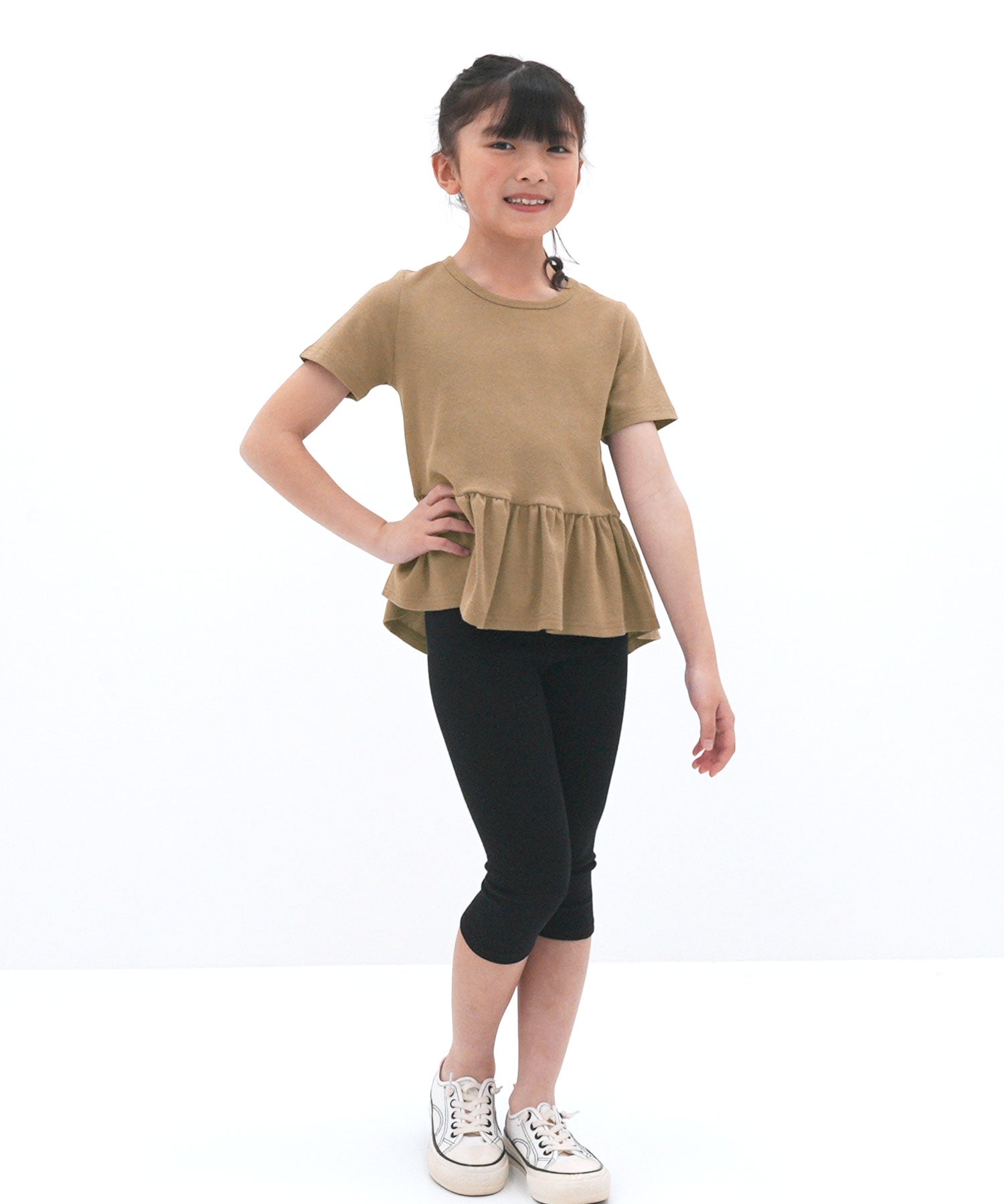 コドモフク ビー 子供服Bee ぺプラム型フリルトップス