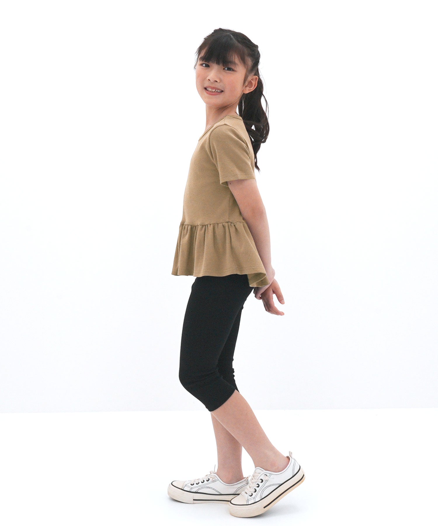 コドモフク ビー 子供服Bee ぺプラム型フリルトップス