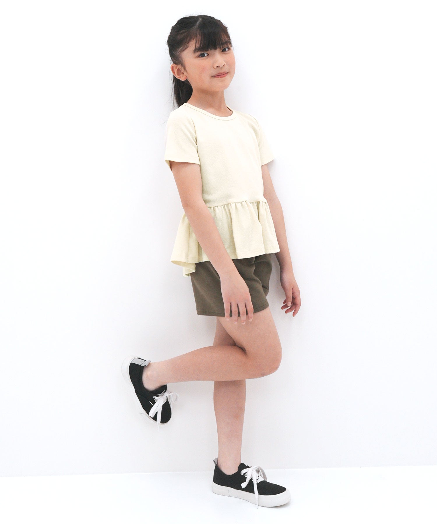 コドモフク ビー 子供服Bee ぺプラム型フリルトップス