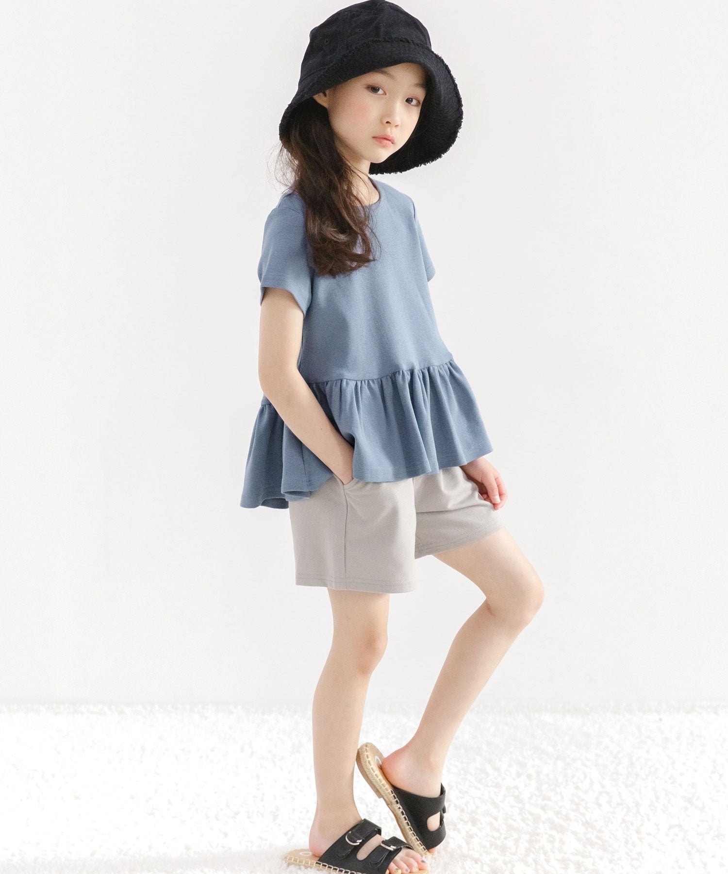 コドモフク ビー 子供服Bee ぺプラム型フリルトップス