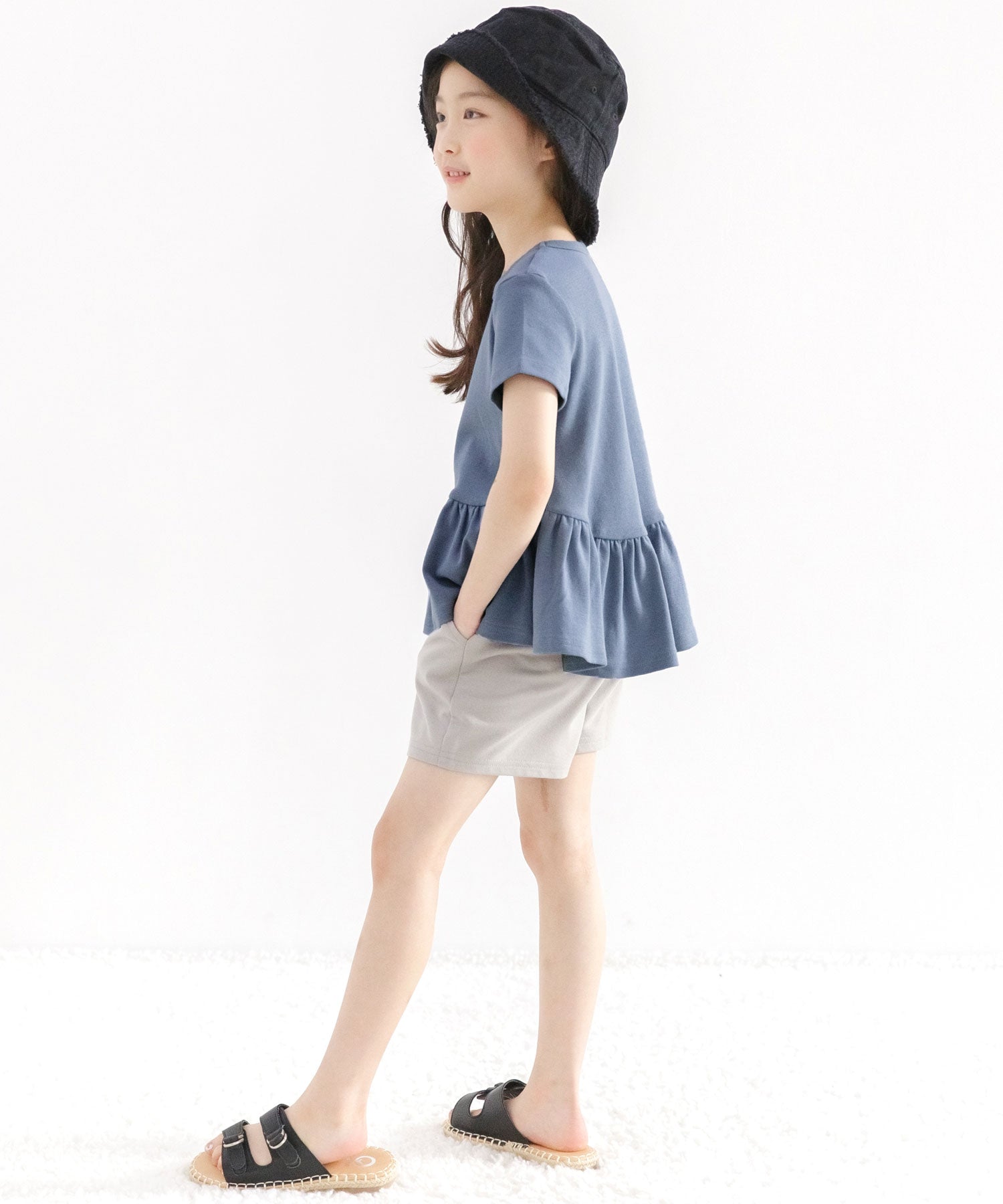 コドモフク ビー 子供服Bee ぺプラム型フリルトップス