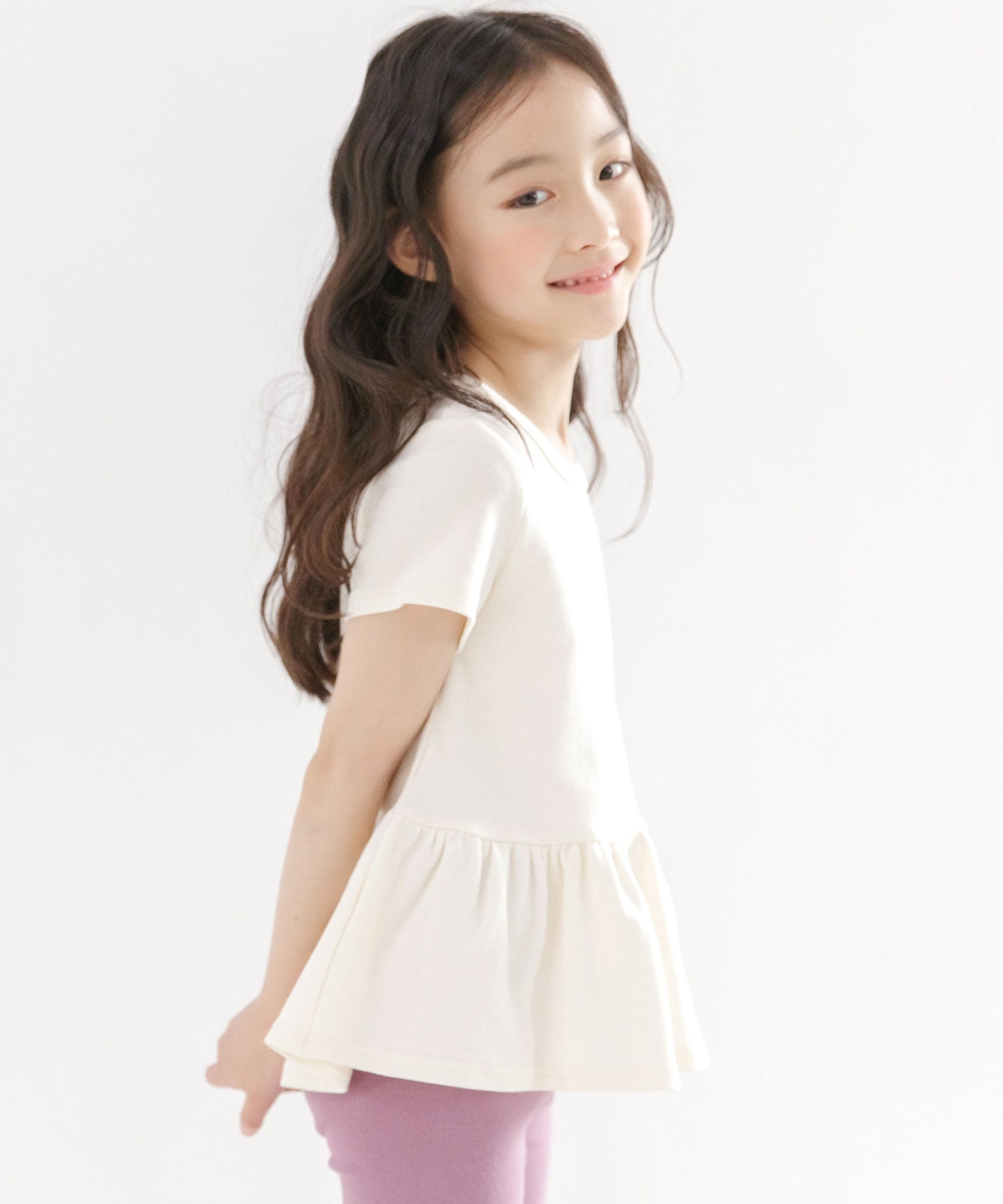 コドモフク ビー 子供服Bee ぺプラム型フリルトップス,アイボリー