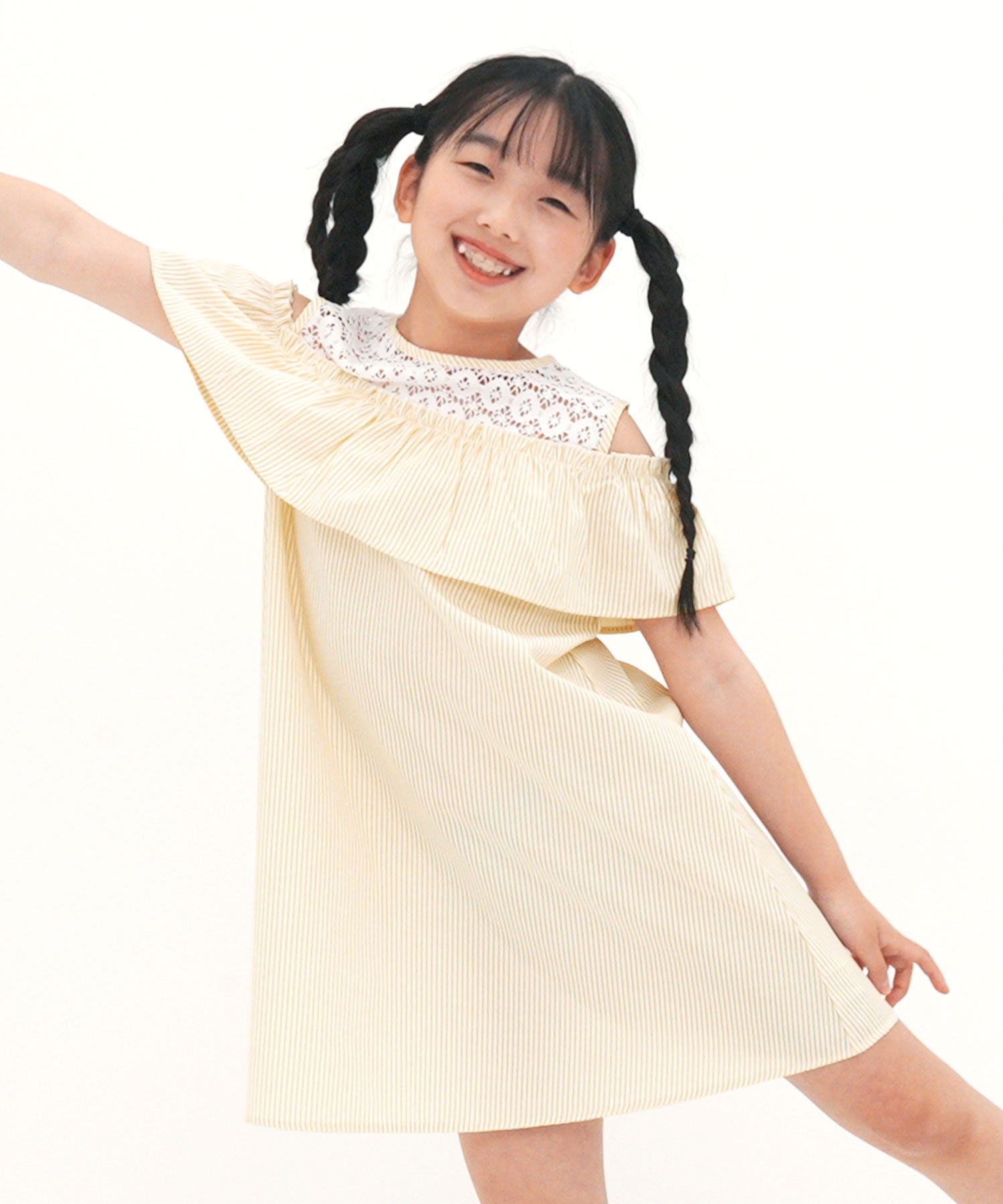 Kodomo Fuku Bee Off-Shoulder Dress