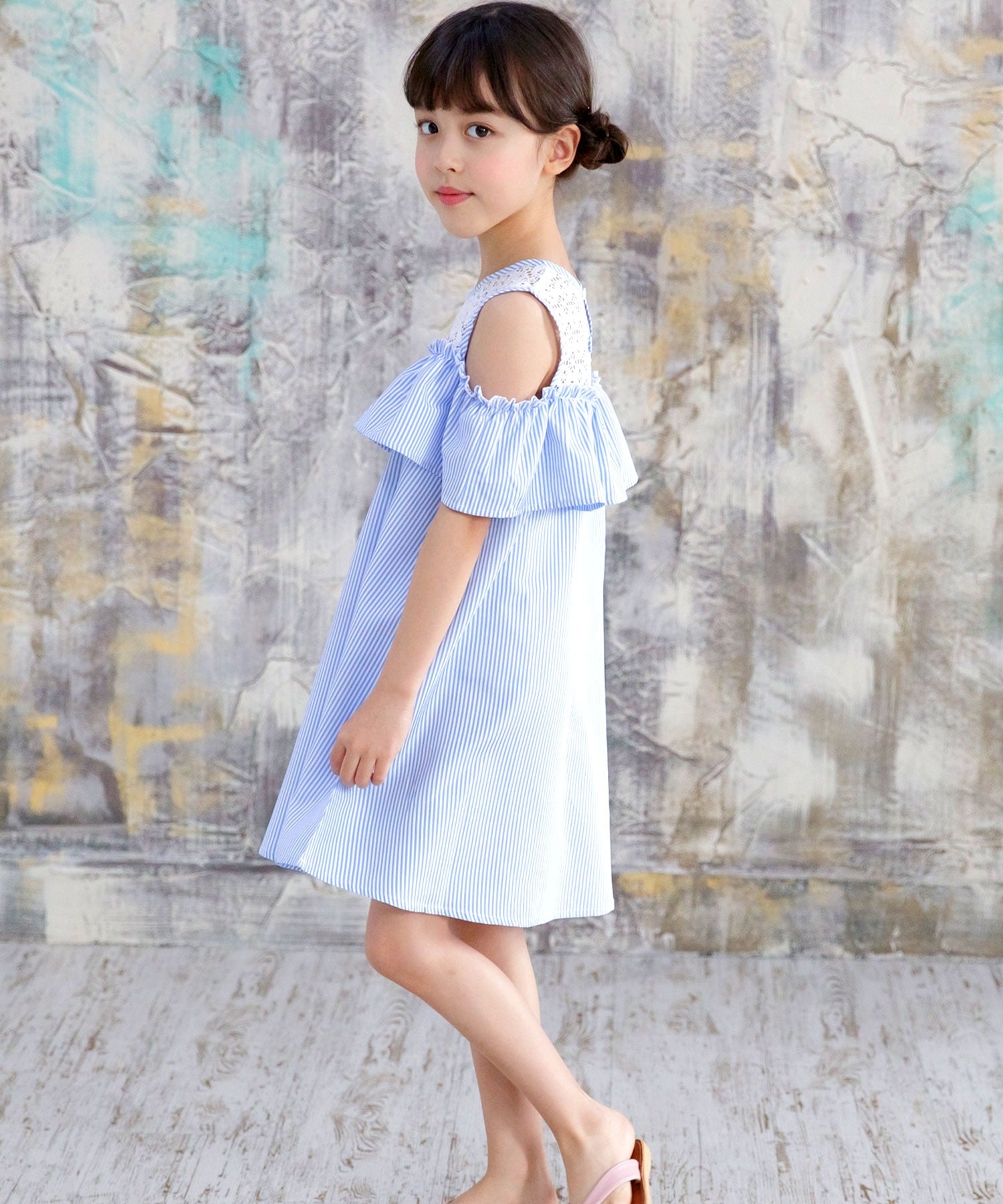Kodomo Fuku Bee Off-Shoulder Dress