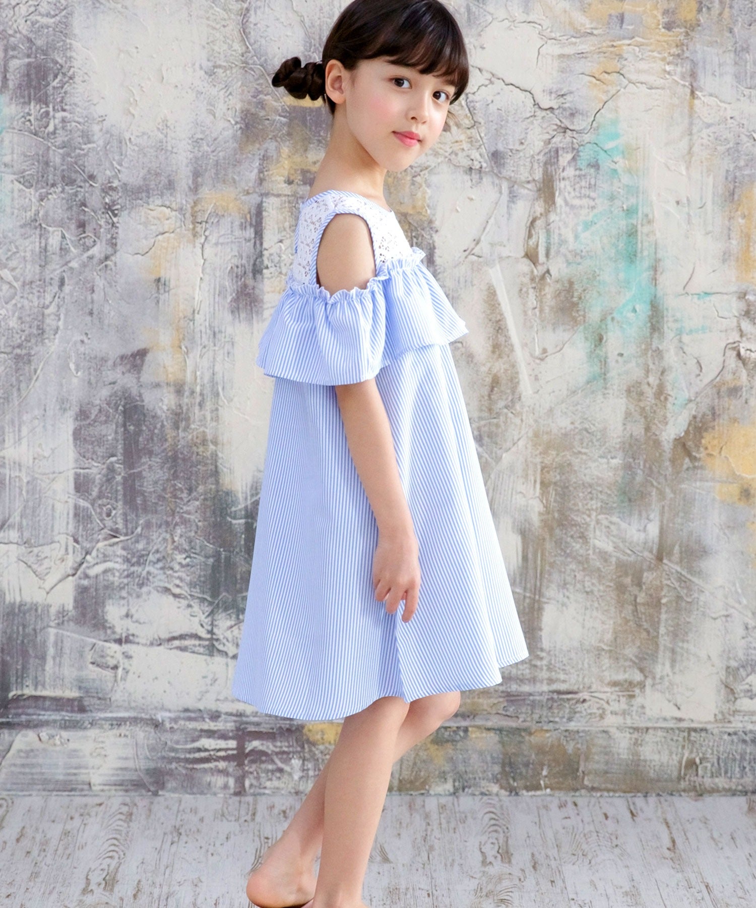 Kodomo Fuku Bee Off-Shoulder Dress