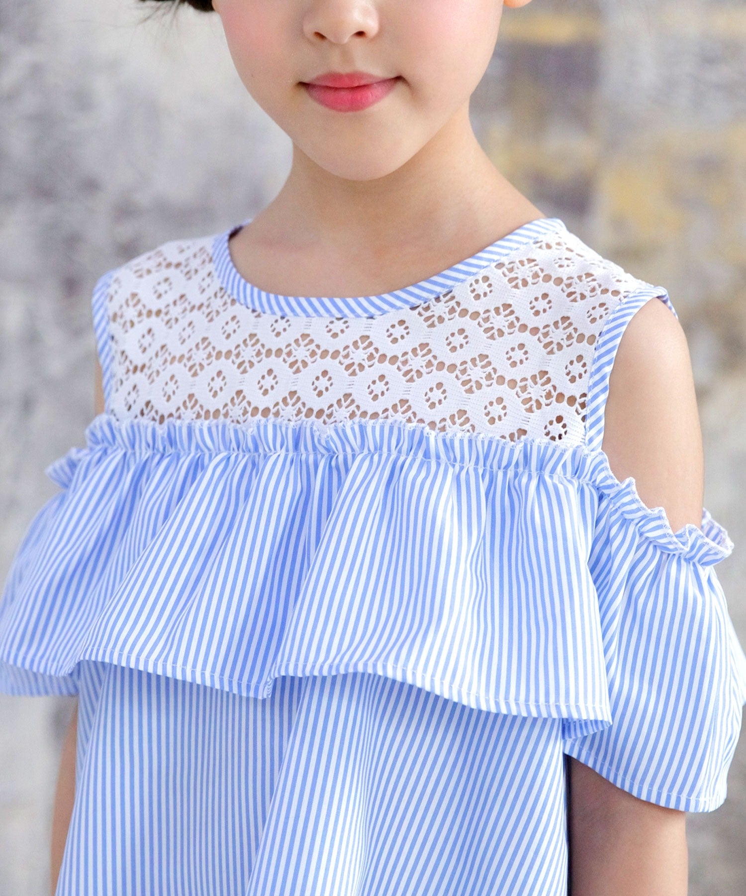 Kodomo Fuku Bee Off-Shoulder Dress