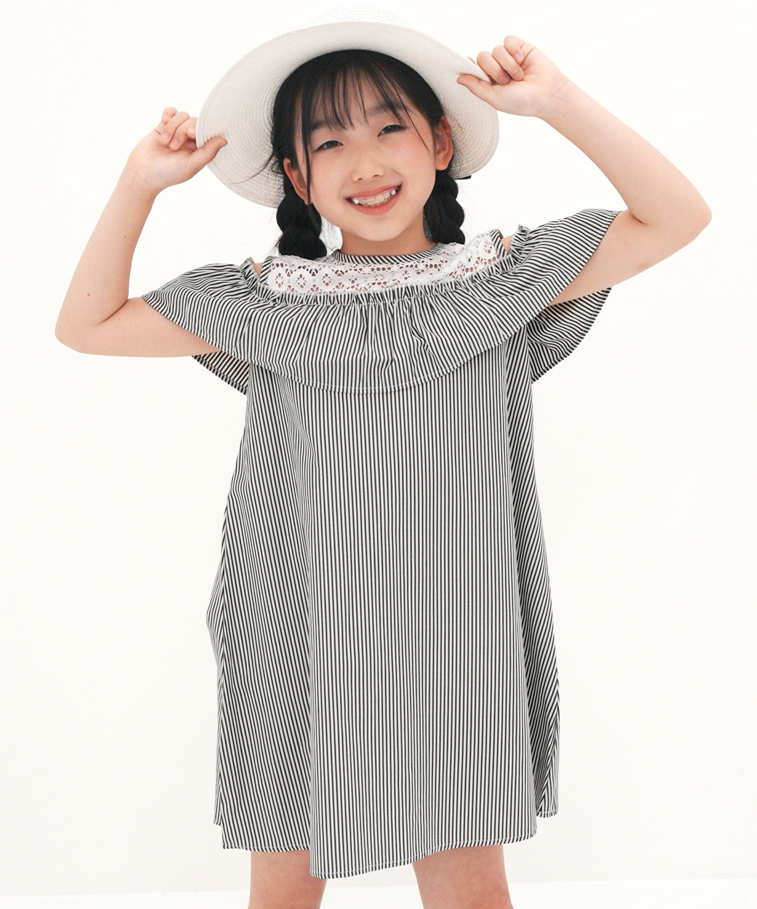 コドモフク ビー 子供服Bee オフショルダーワンピース,ブラック系ストライプ