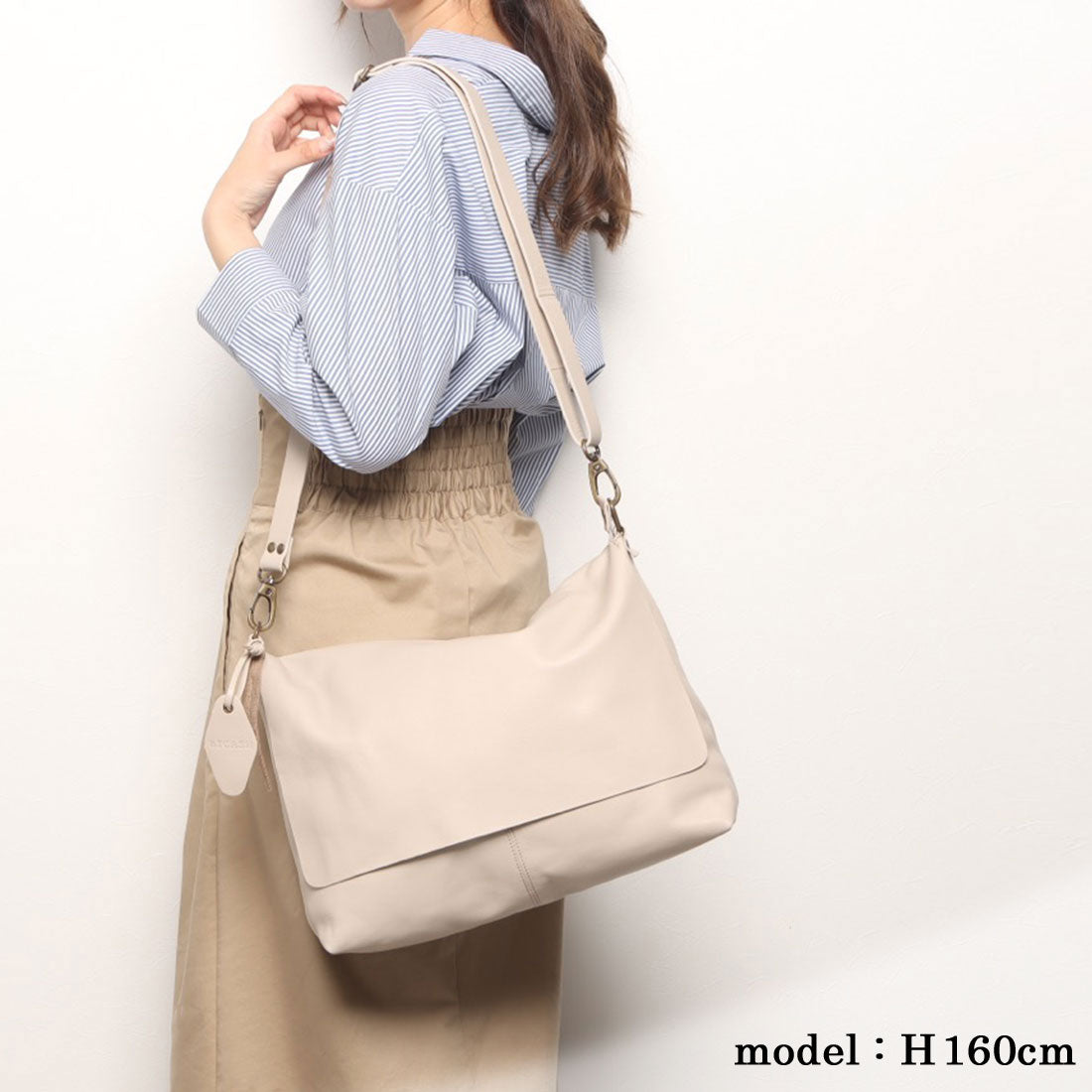 ビカーシ BICASH レザーショルダーバッグ