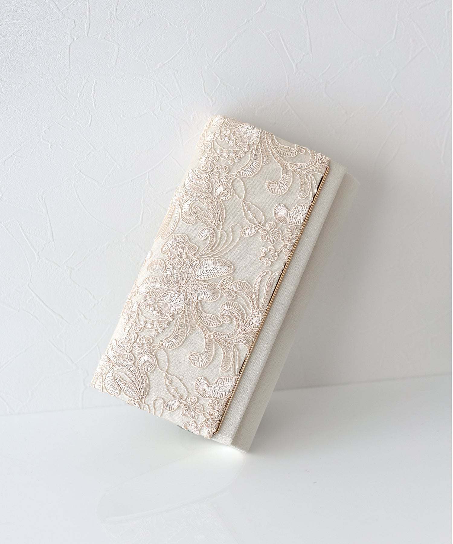 BLUEEAST Embroidered Lace Clutch Bag