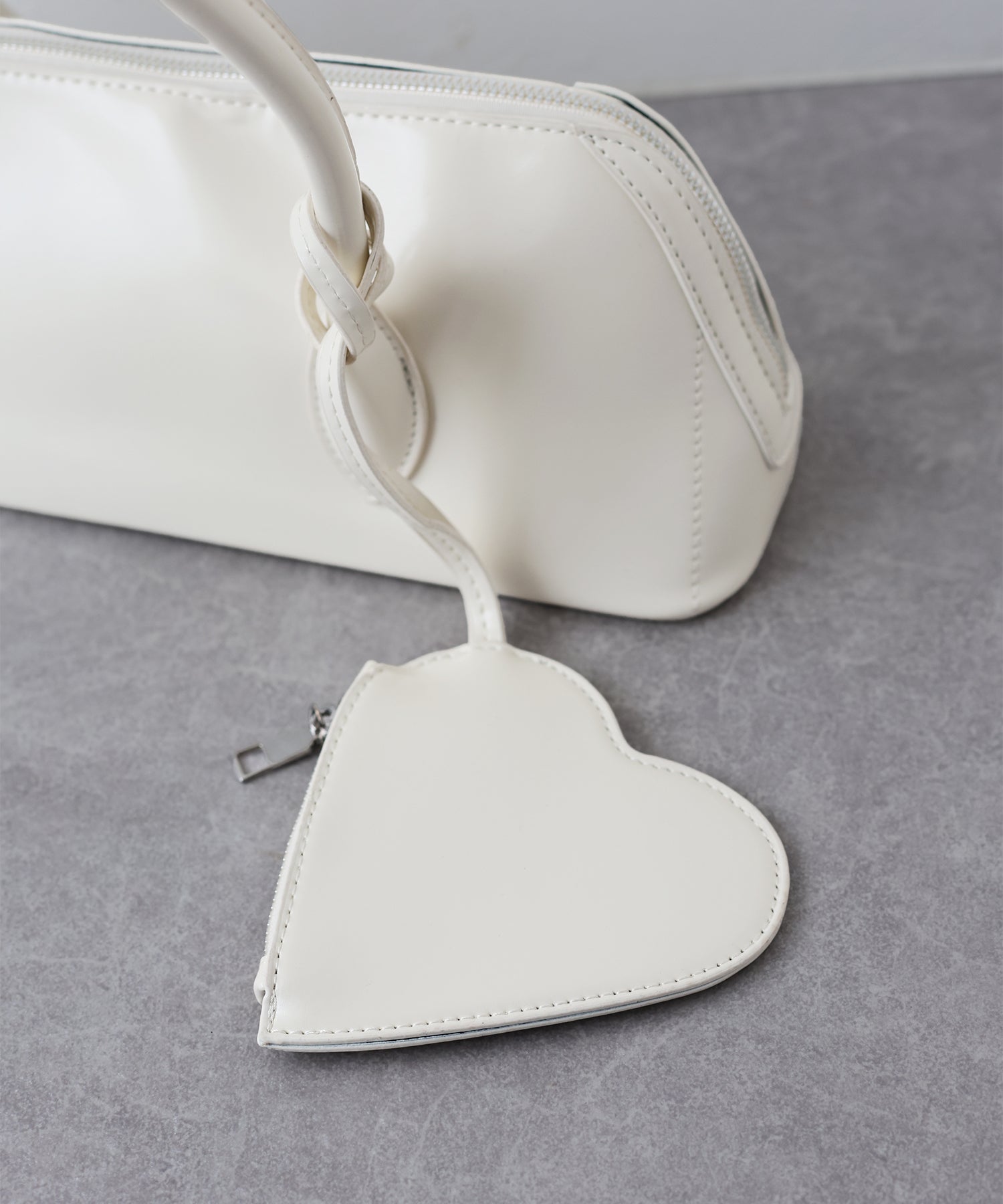 é Heart pouch shoulder strap bag epine / e Heart pouch shoulder strap bag ピンク I-24-09-16-111-LO