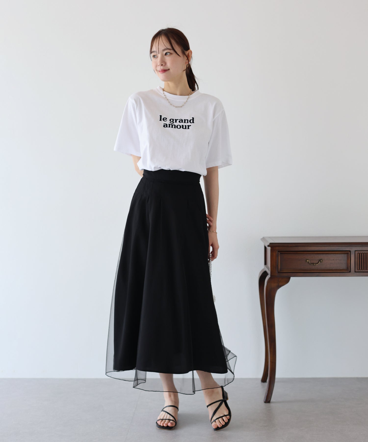 ブルーイースト BLUEEAST le grand amore刺繍Tシャツ