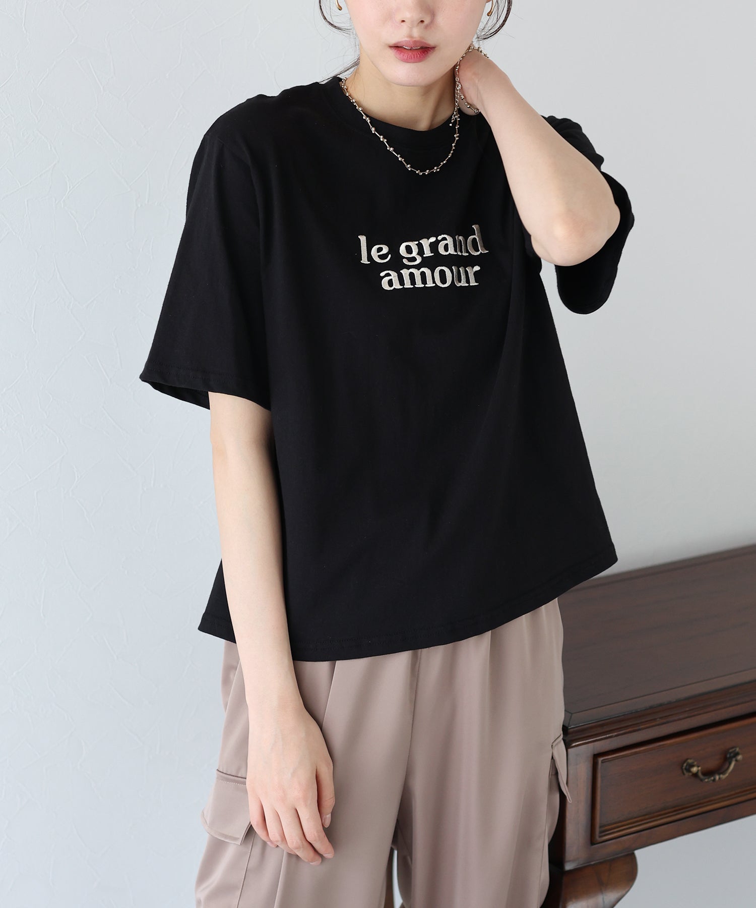 ブルーイースト BLUEEAST le grand amore刺繍Tシャツ
