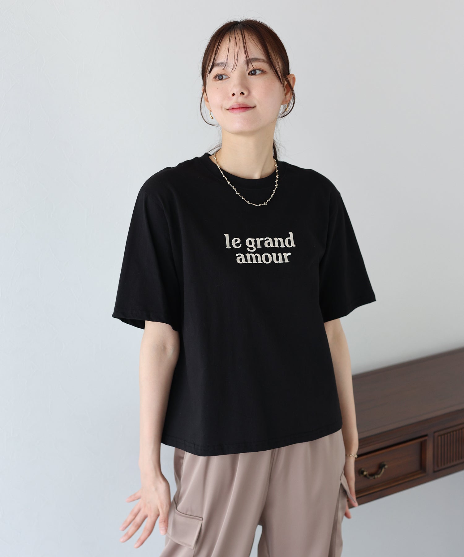 ブルーイースト BLUEEAST le grand amore刺繍Tシャツ