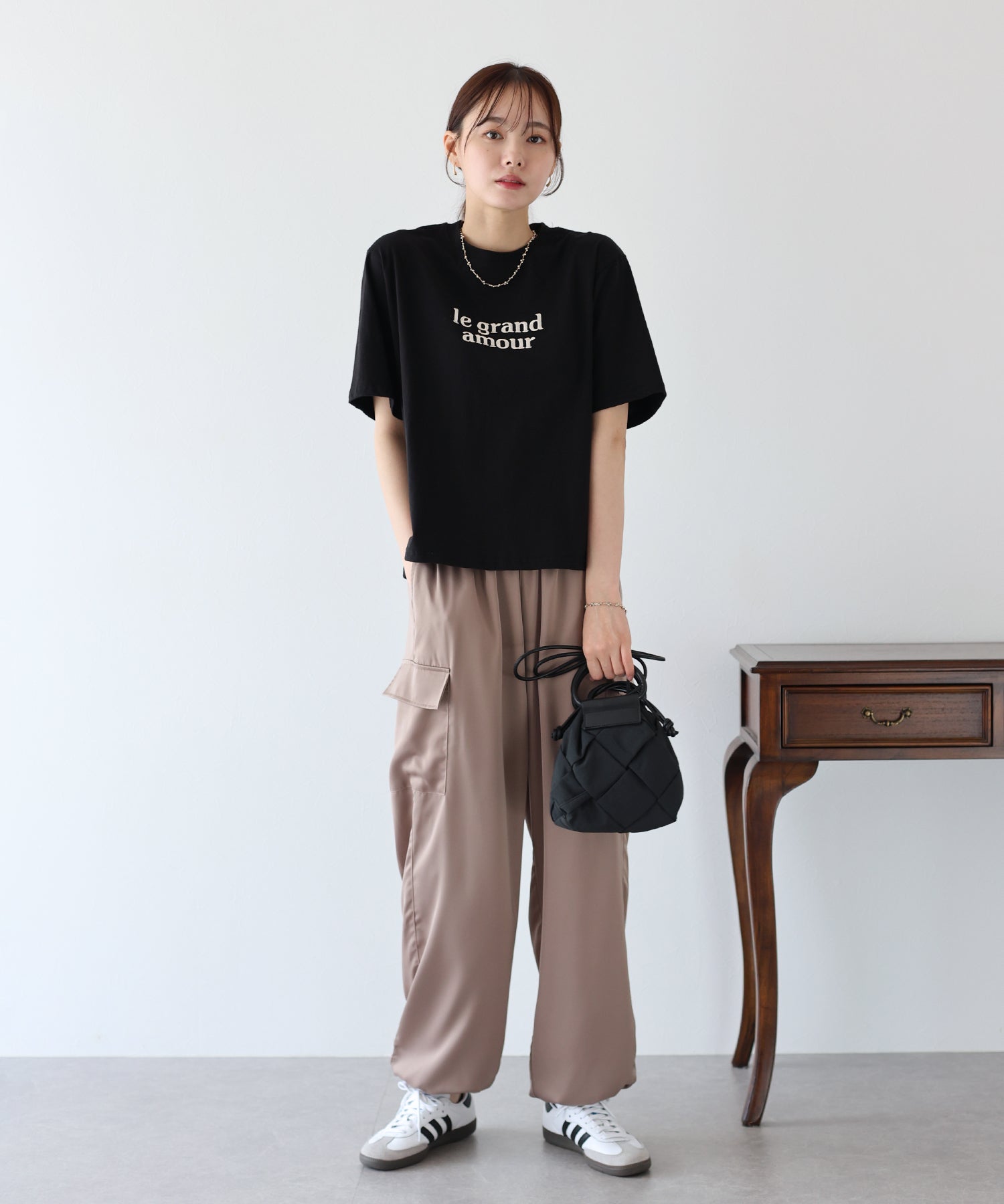 ブルーイースト BLUEEAST le grand amore刺繍Tシャツ