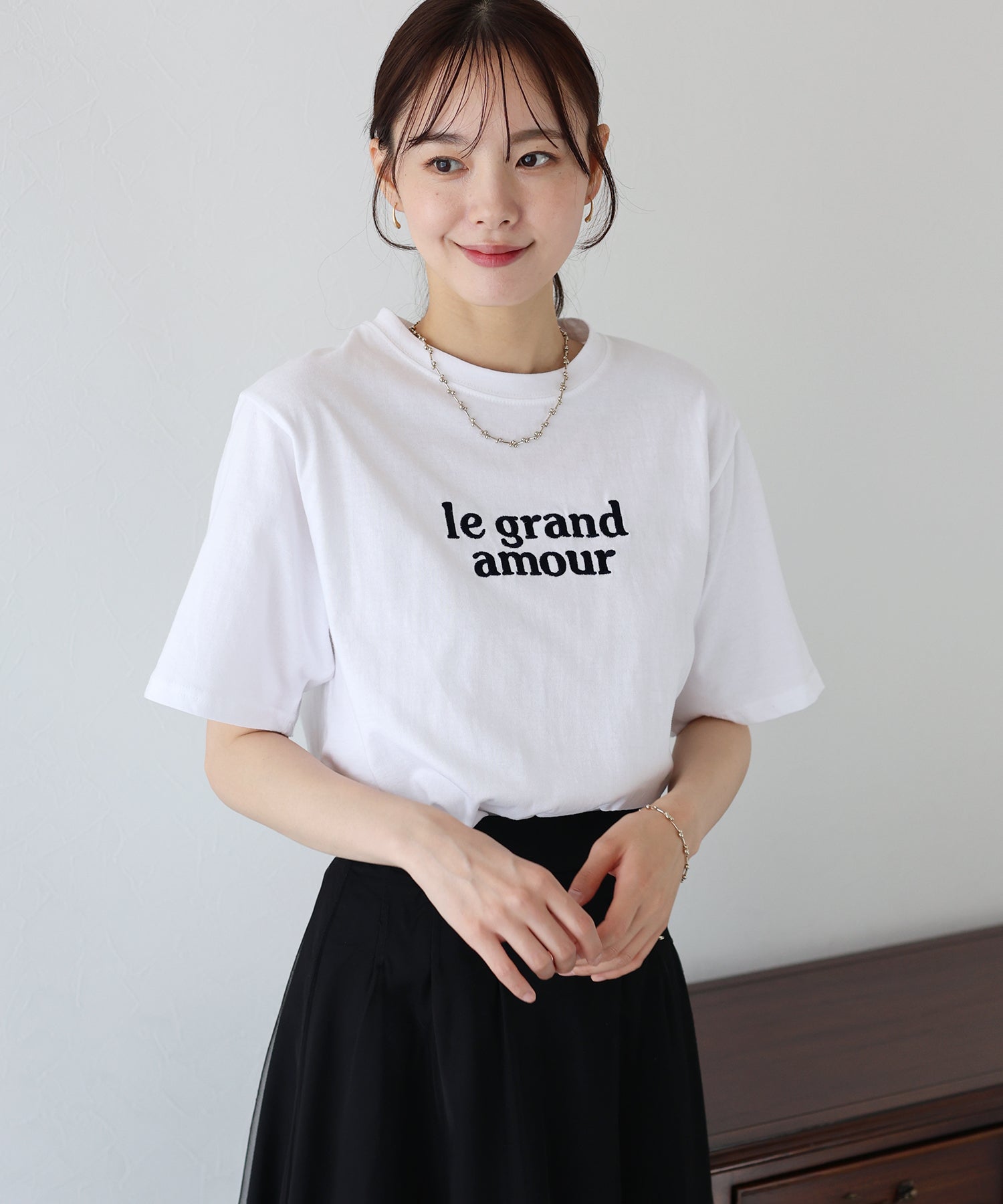 ブルーイースト BLUEEAST le grand amore刺繍Tシャツ