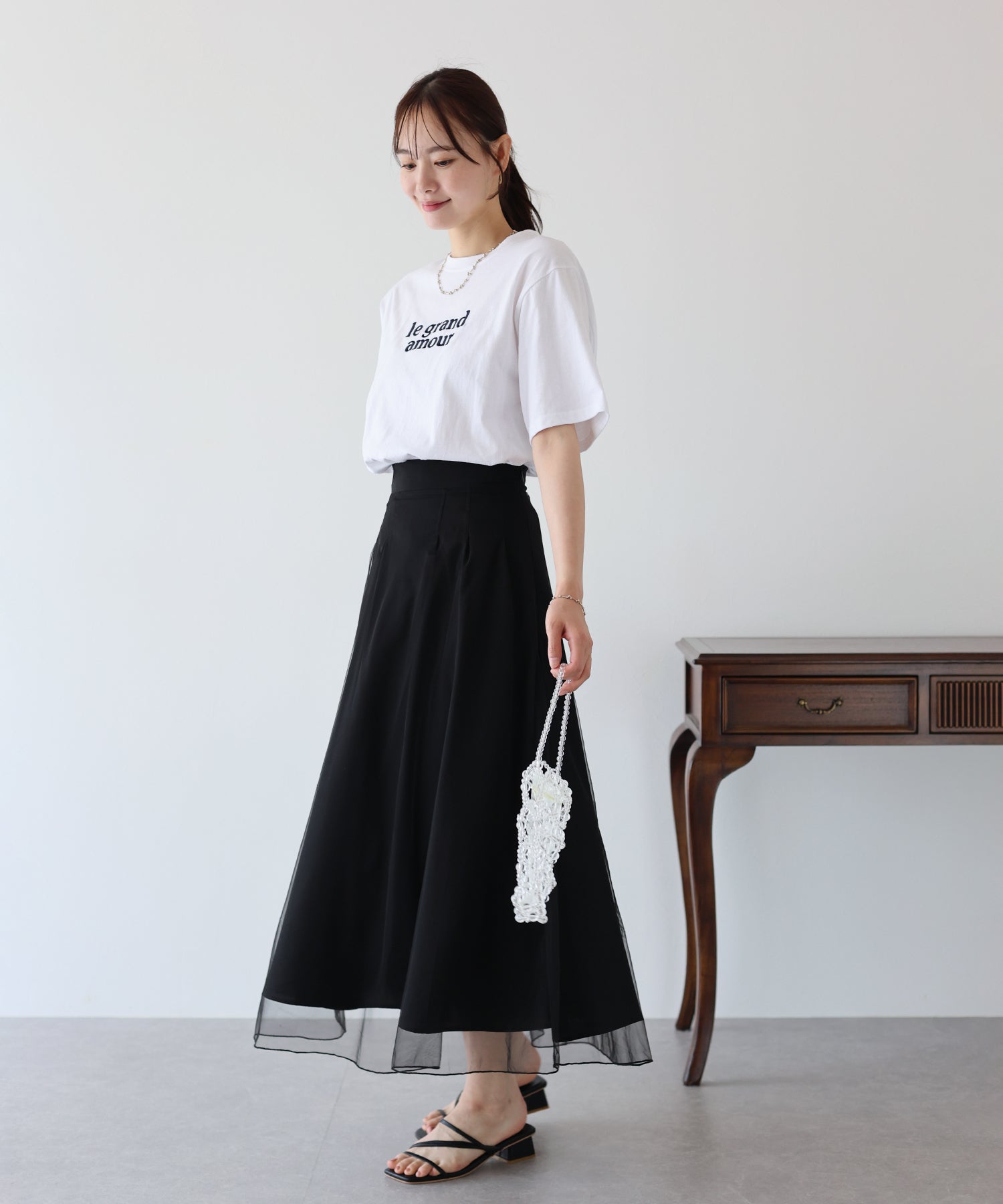 ブルーイースト BLUEEAST le grand amore刺繍Tシャツ