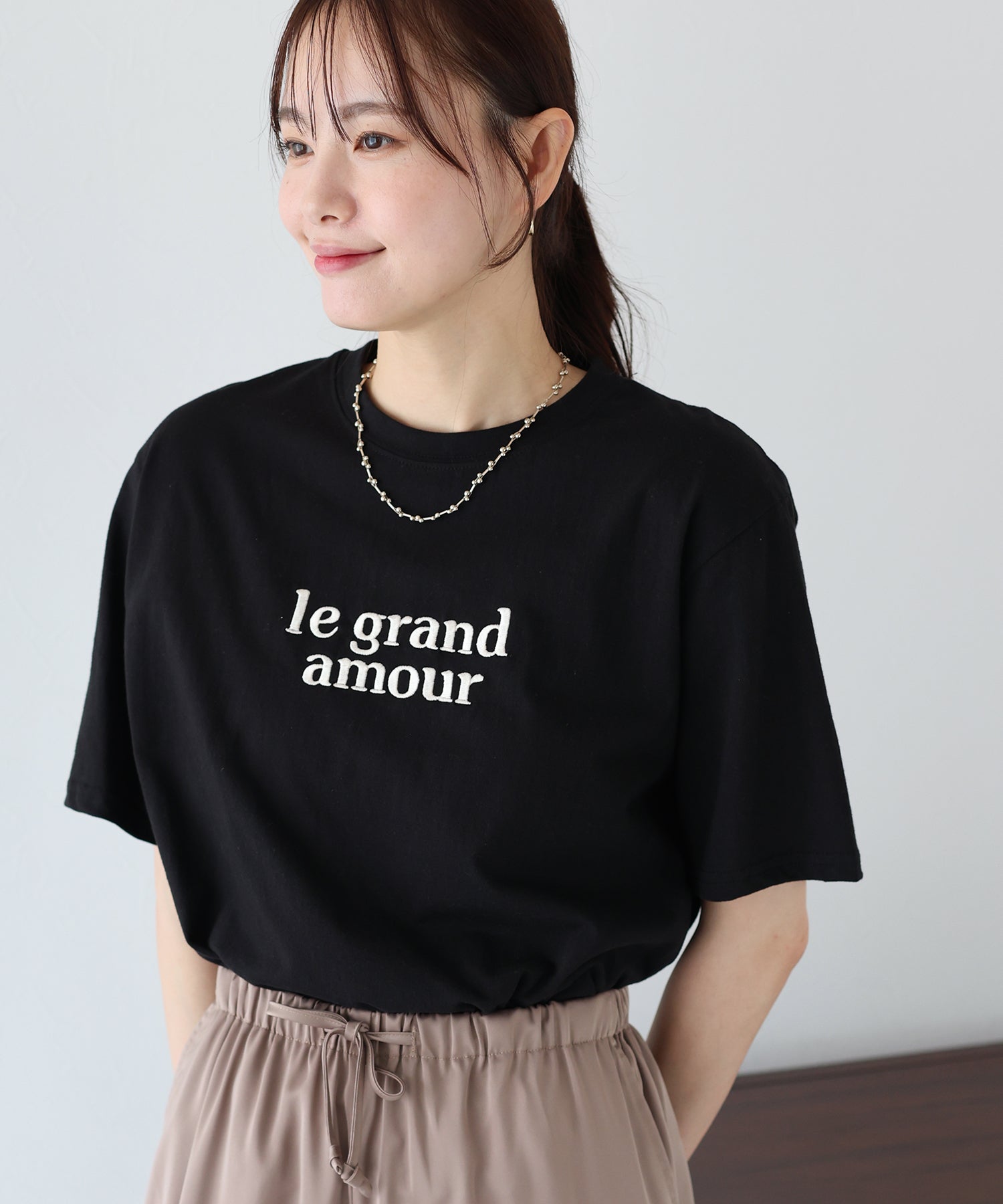 ブルーイースト BLUEEAST le grand amore刺繍Tシャツ
