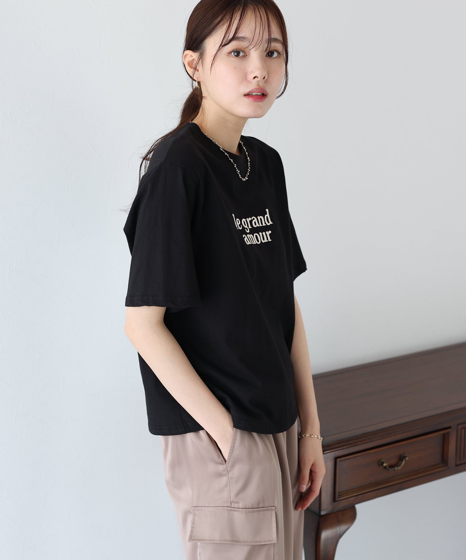 ブルーイースト BLUEEAST le grand amore刺繍Tシャツ