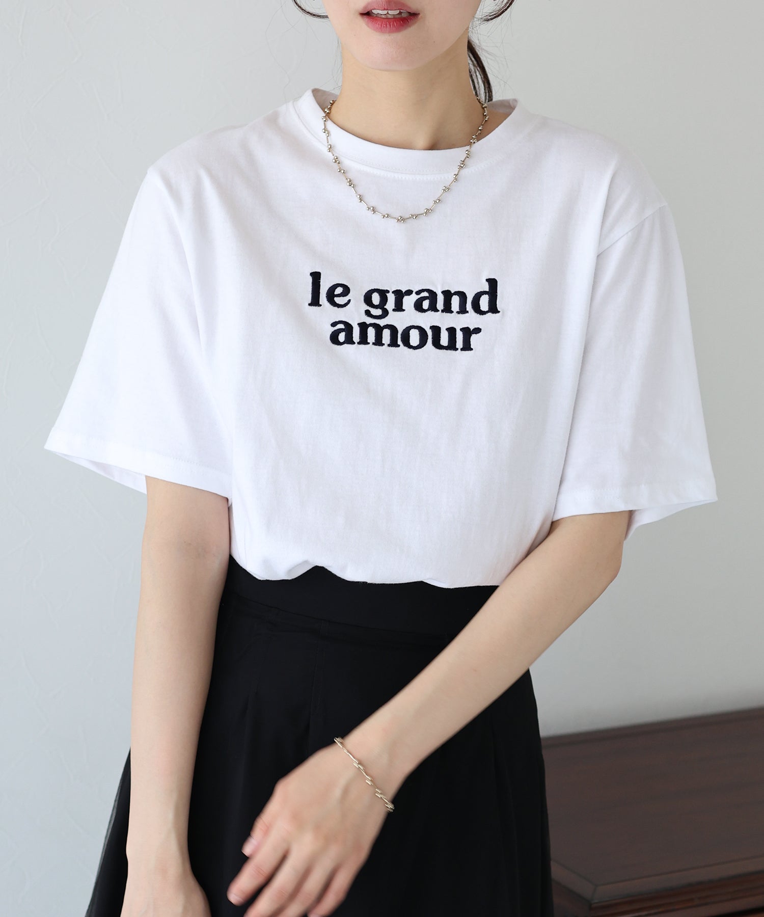 ブルーイースト BLUEEAST le grand amore刺繍Tシャツ