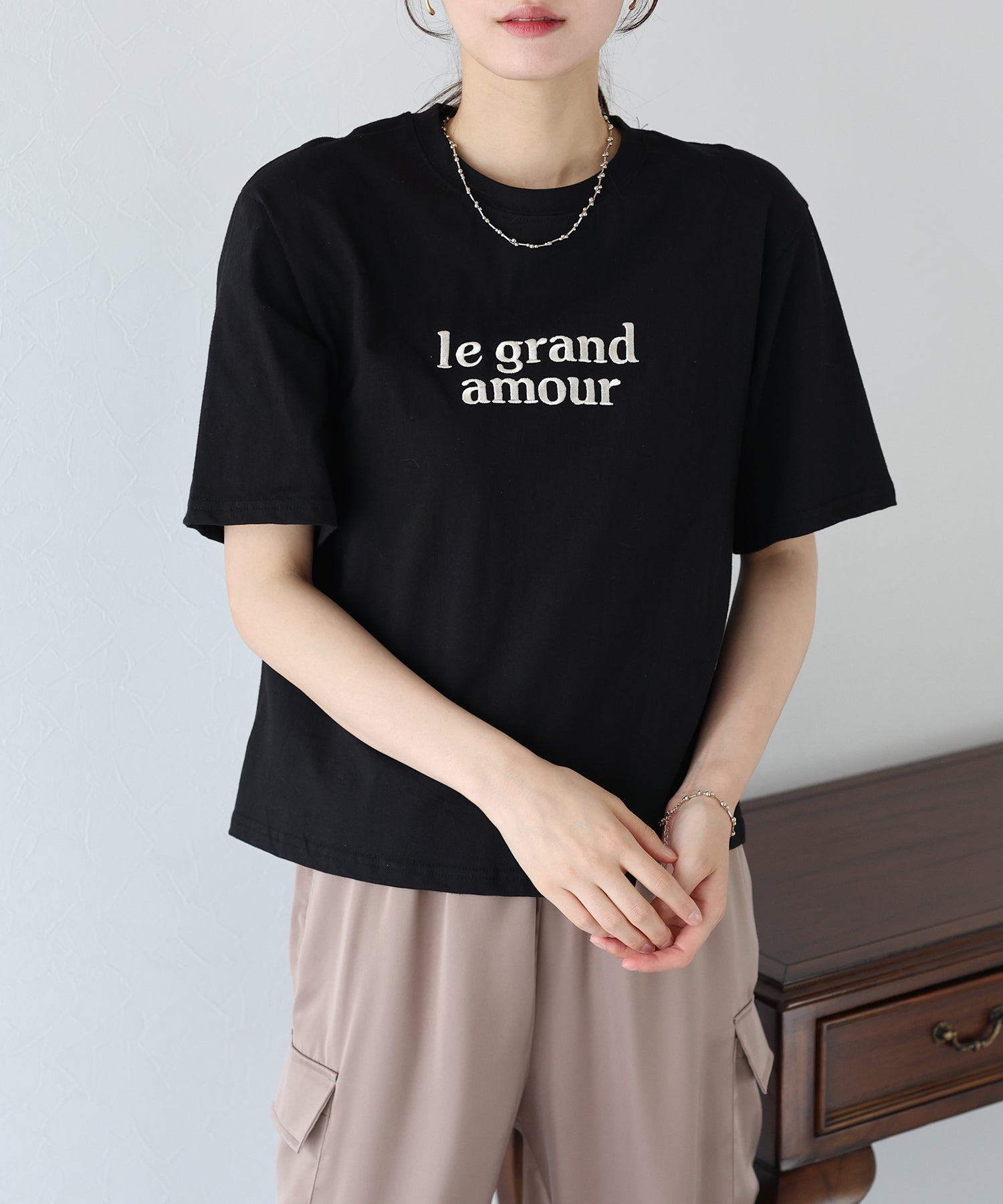 ブルーイースト BLUEEAST le grand amore刺繍Tシャツ