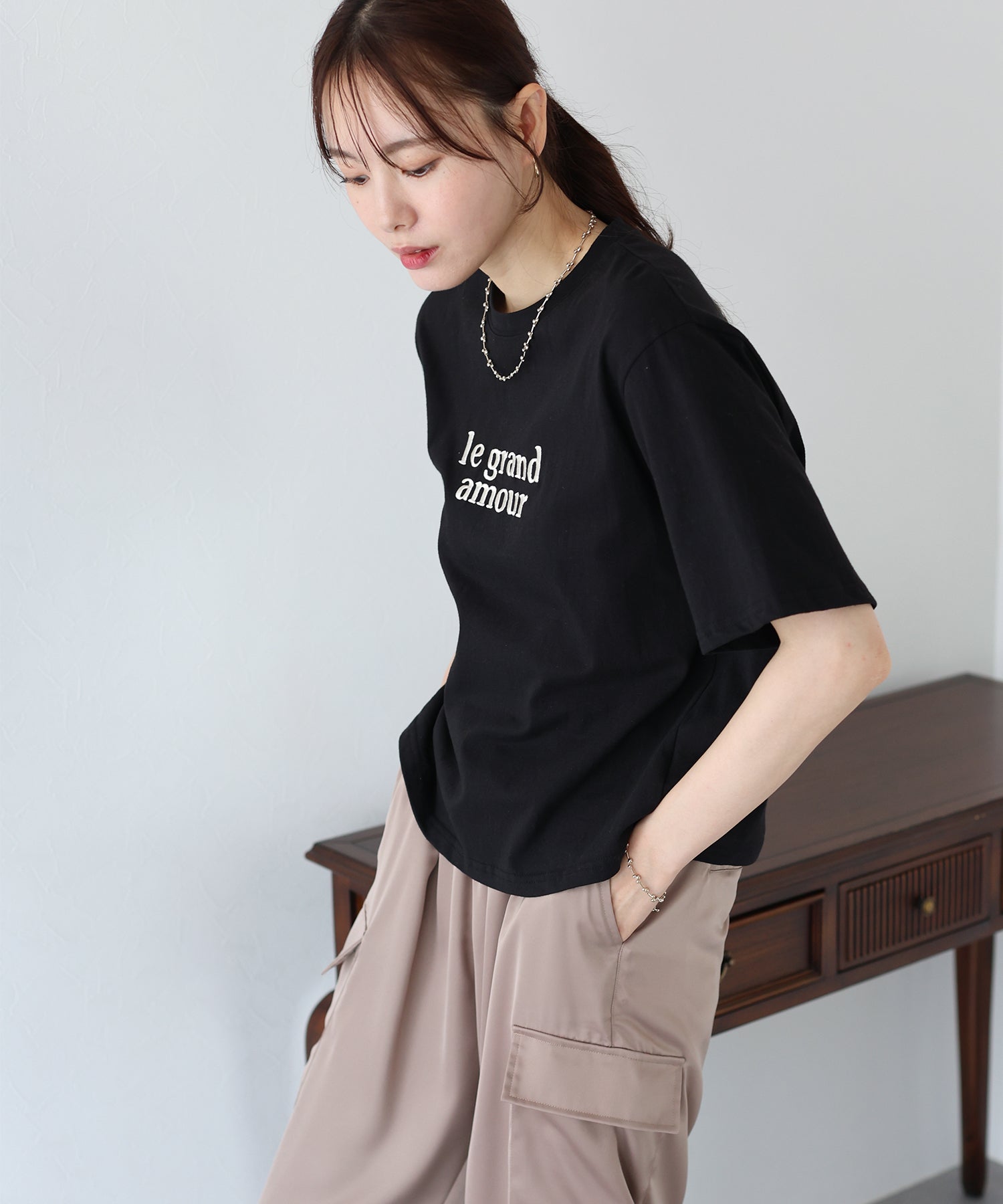 ブルーイースト BLUEEAST le grand amore刺繍Tシャツ