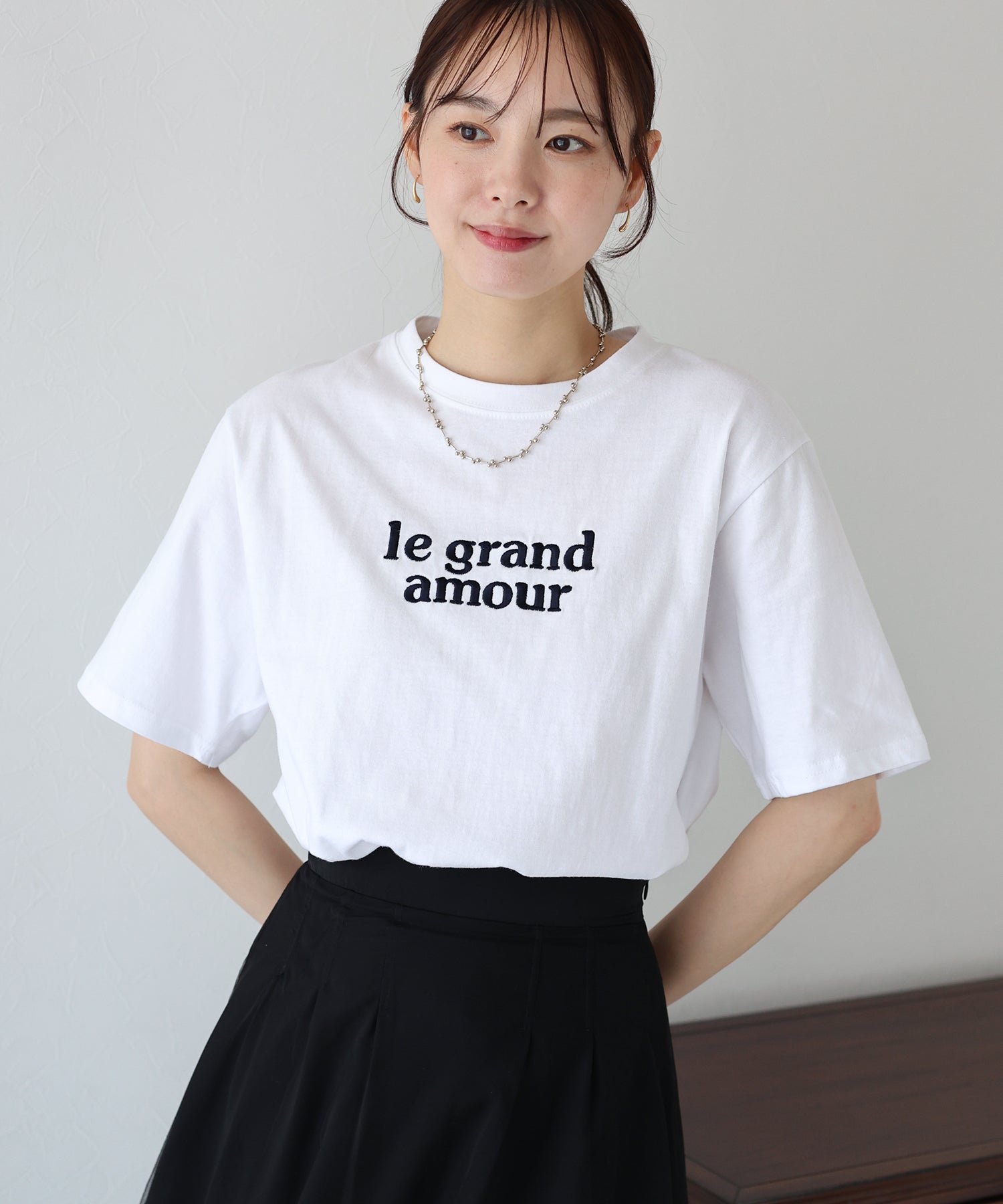 ブルーイースト BLUEEAST le grand amore刺繍Tシャツ