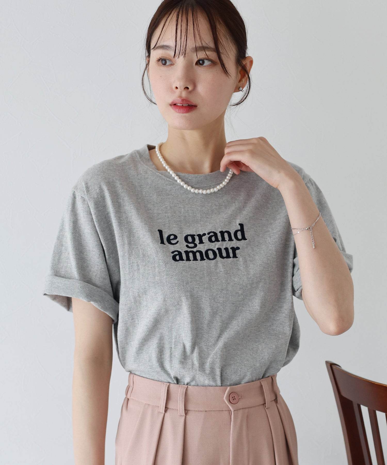 ブルーイースト BLUEEAST le grand amore刺繍Tシャツ